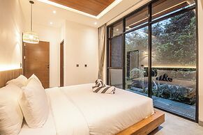 Exquisite 5BR Modern Villa 400m From the Ocean