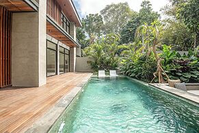 Exquisite 5BR Modern Villa 400m From the Ocean