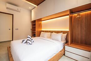 Exquisite 5BR Modern Villa 400m From the Ocean