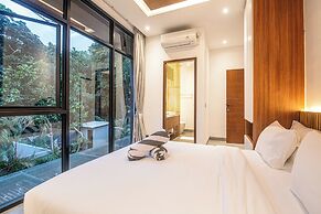 Exquisite 5BR Modern Villa 400m From the Ocean