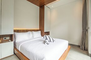 Exquisite 5BR Modern Villa 400m From the Ocean
