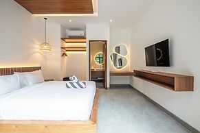 Exquisite 5BR Modern Villa 400m From the Ocean
