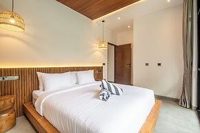 Exquisite 5BR Modern Villa 400m From the Ocean