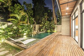 Exquisite 5BR Modern Villa 400m From the Ocean