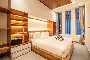 Exquisite 5BR Modern Villa 400m From the Ocean