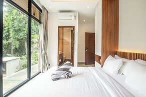 Exquisite 5BR Modern Villa 400m From the Ocean