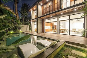Exquisite 5BR Modern Villa 400m From the Ocean