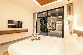 Exquisite 5BR Modern Villa 400m From the Ocean