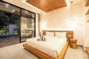 Exquisite 5BR Modern Villa 400m From the Ocean