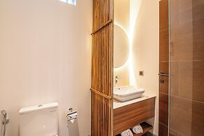 Exquisite 5BR Modern Villa 400m From the Ocean