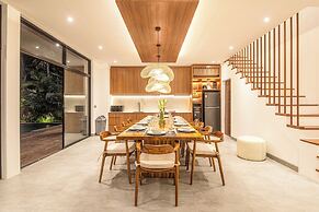 Exquisite 5BR Modern Villa 400m From the Ocean