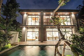 Exquisite 5BR Modern Villa 400m From the Ocean