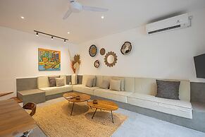 Exquisite 5BR Modern Villa 400m From the Ocean