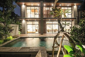 Exquisite 5BR Modern Villa 400m From the Ocean