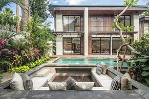 Exquisite 5BR Modern Villa 400m From the Ocean