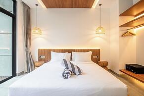 Exquisite 5BR Modern Villa 400m From the Ocean
