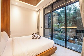 Exquisite 5BR Modern Villa 400m From the Ocean