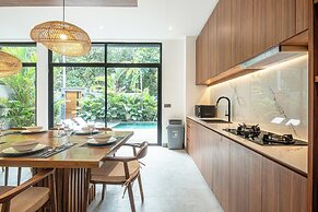 Exquisite 5BR Modern Villa 400m From the Ocean