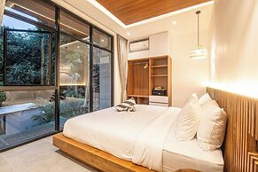 Exquisite 5BR Modern Villa 400m From the Ocean