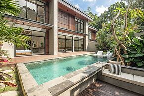 Exquisite 5BR Modern Villa 400m From the Ocean