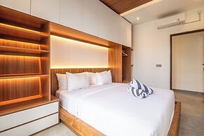 Exquisite 5BR Modern Villa 400m From the Ocean