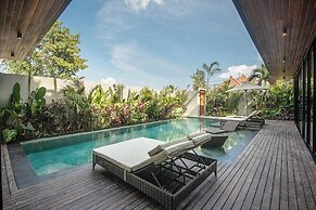 Stunning 6BR Canggu Villa 400m From the Beach