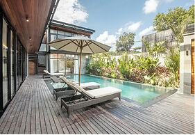 Stunning 6BR Canggu Villa 400m From the Beach