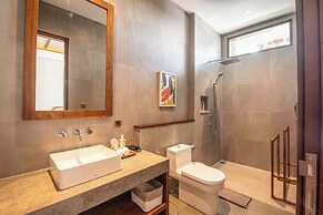 5-br Beach Villa in Canggu Overlooking Rice Fields