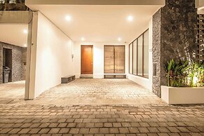 5-br Beach Villa in Canggu Overlooking Rice Fields
