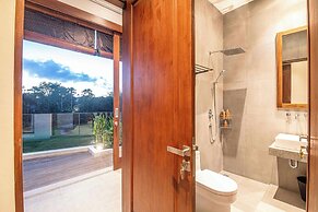 5-br Beach Villa in Canggu Overlooking Rice Fields