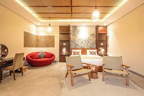5-br Beach Villa in Canggu Overlooking Rice Fields