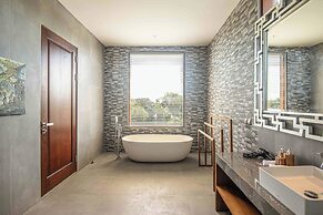 5-br Beach Villa in Canggu Overlooking Rice Fields