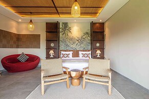5-br Beach Villa in Canggu Overlooking Rice Fields