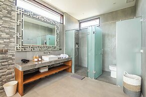 5-br Beach Villa in Canggu Overlooking Rice Fields