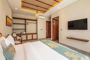 5-br Beach Villa in Canggu Overlooking Rice Fields