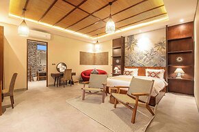 5-br Beach Villa in Canggu Overlooking Rice Fields