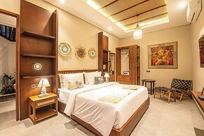 5-br Beach Villa in Canggu Overlooking Rice Fields