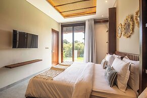 5-br Beach Villa in Canggu Overlooking Rice Fields