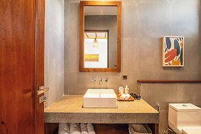 5-br Beach Villa in Canggu Overlooking Rice Fields