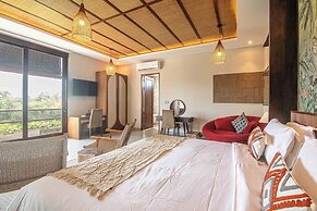 5-br Beach Villa in Canggu Overlooking Rice Fields