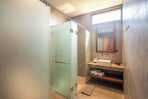 5-br Beach Villa in Canggu Overlooking Rice Fields