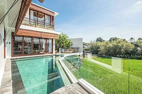 5-br Beach Villa in Canggu Overlooking Rice Fields