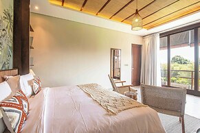 5-br Beach Villa in Canggu Overlooking Rice Fields