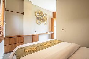 5-br Beach Villa in Canggu Overlooking Rice Fields