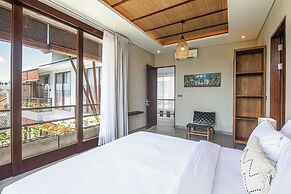 5-br Beach Villa in Canggu Overlooking Rice Fields
