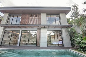 Exquisite 5BR Canggu Villa Steps From the Beach