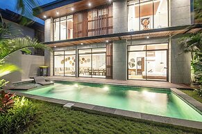 Exquisite 5BR Canggu Villa Steps From the Beach