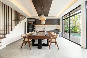 Exquisite 5BR Canggu Villa Steps From the Beach