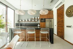 Modern 3BR Villa Enclosed Living