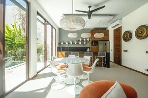 Modern 3BR Villa Enclosed Living